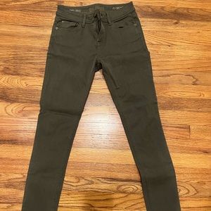 Size 26 DL1961 army green jeans. Never worn.